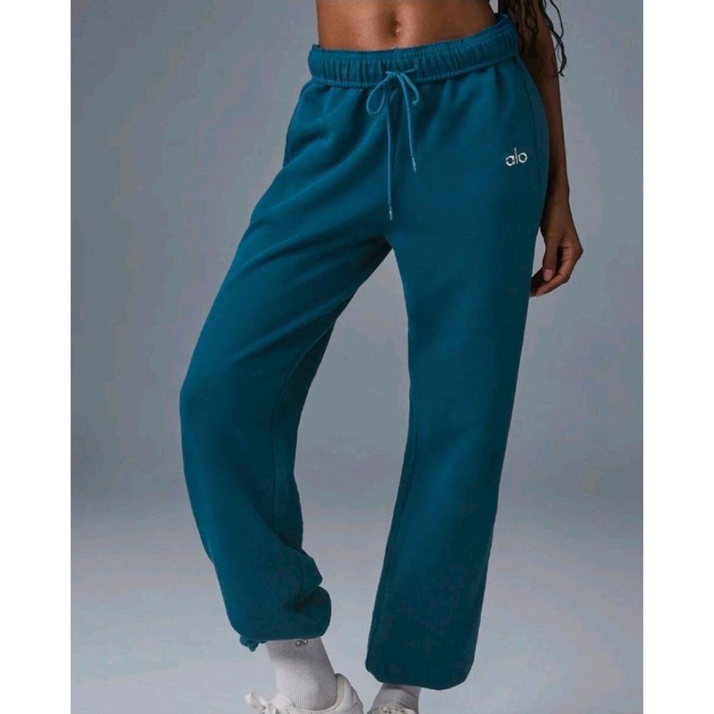 Alo Yoga Accolade Celeb Style Cobalt Blue Viral Fitness Studio To Streets Cozy